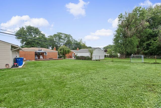 15028 Masonic Boulevard, Warren, MI 48088