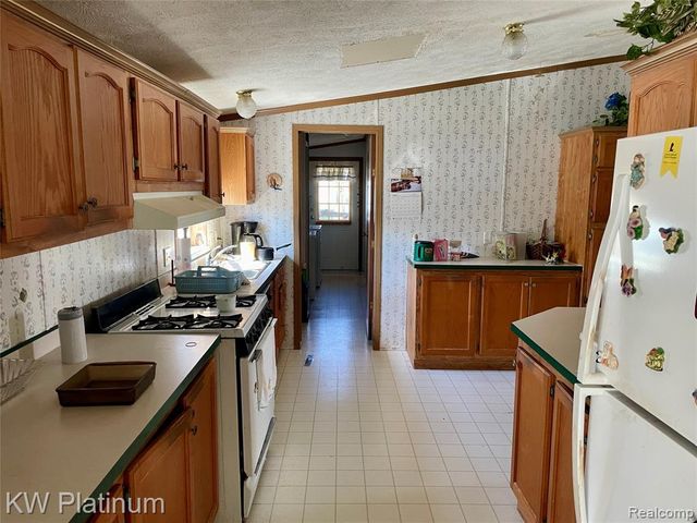 9691 Stoneypointe Drive, Fair Haven, MI 48023
