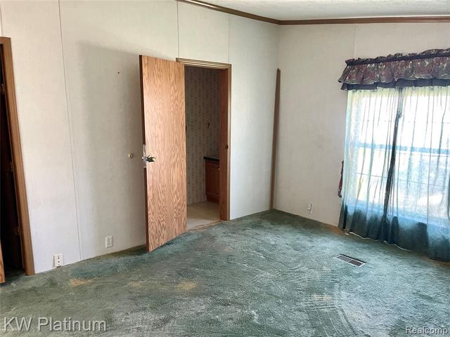 9691 Stoneypointe Drive, Fair Haven, MI 48023