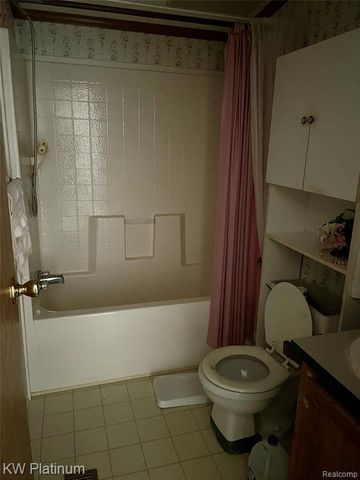 9691 Stoneypointe Drive, Fair Haven, MI 48023