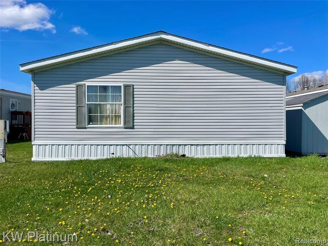 9691 Stoneypointe Drive, Fair Haven, MI 48023