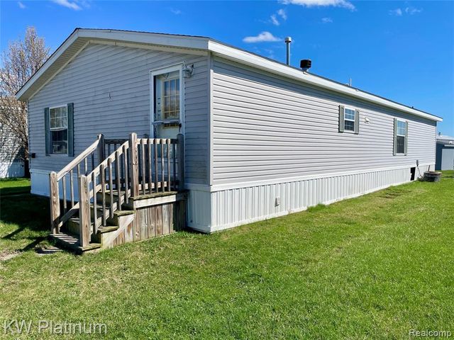 9691 Stoneypointe Drive, Fair Haven, MI 48023