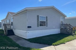 9691 Stoneypointe Drive, Fair Haven, MI 48023