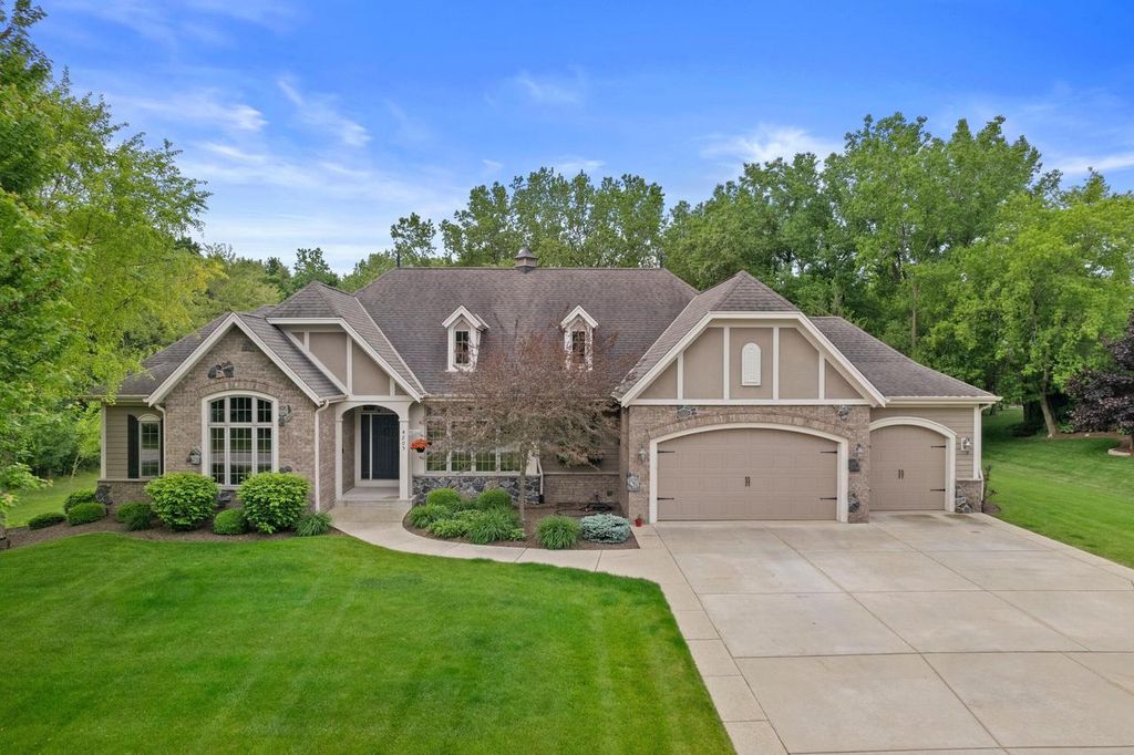 4205 Quarry Springs DRIVE, Racine, WI 53405