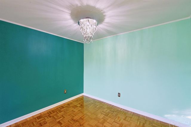 880 Rue De La Paix, Cincinnati, OH 45220
