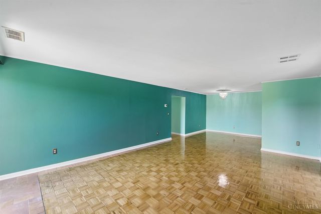 880 Rue De La Paix, Cincinnati, OH 45220