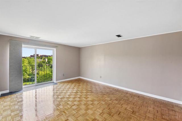 880 Rue De La Paix, Cincinnati, OH 45220