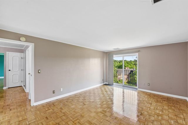 880 Rue De La Paix, Cincinnati, OH 45220