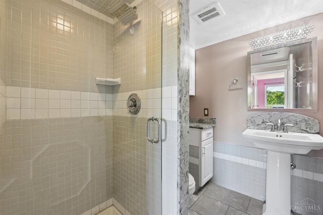 880 Rue De La Paix, Cincinnati, OH 45220