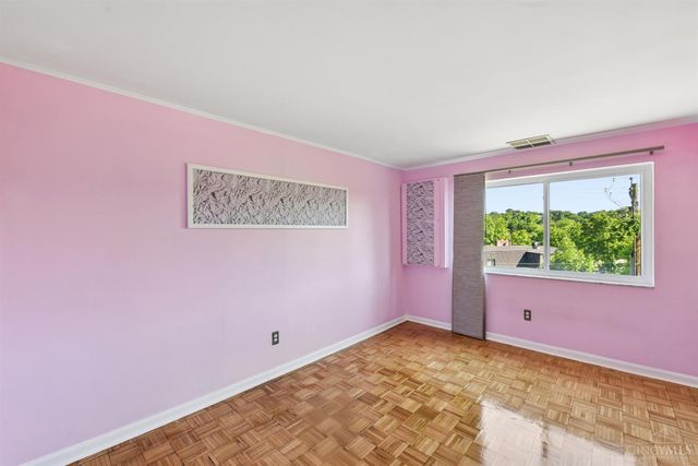 880 Rue De La Paix, Cincinnati, OH 45220