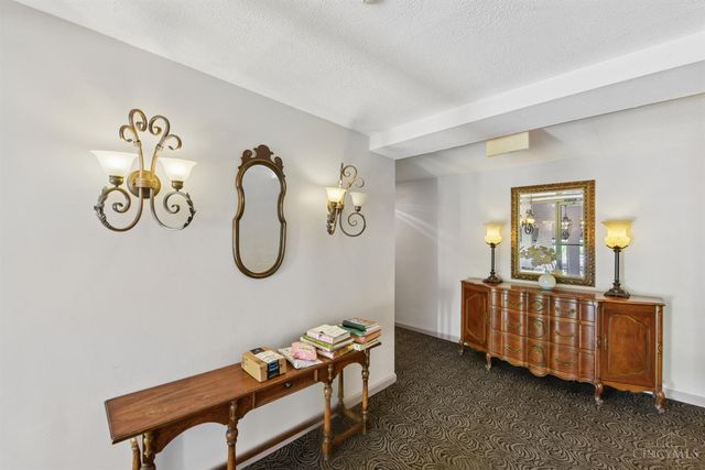 880 Rue De La Paix, Cincinnati, OH 45220