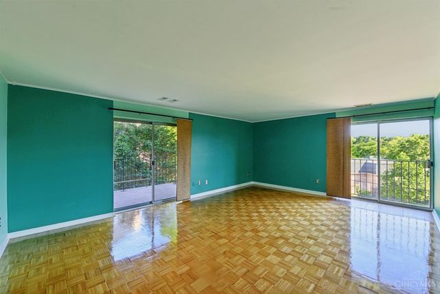 880 Rue De La Paix, Cincinnati, OH 45220