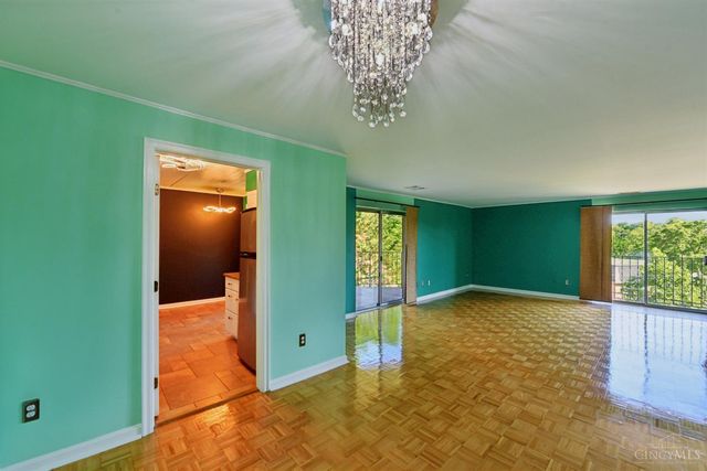 880 Rue De La Paix, Cincinnati, OH 45220