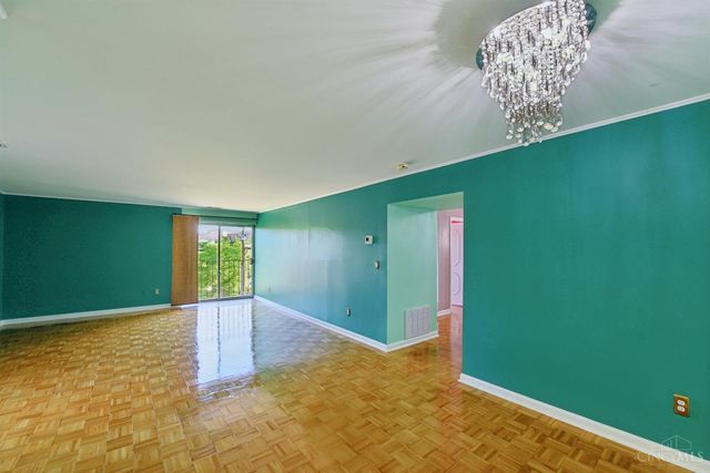 880 Rue De La Paix, Cincinnati, OH 45220