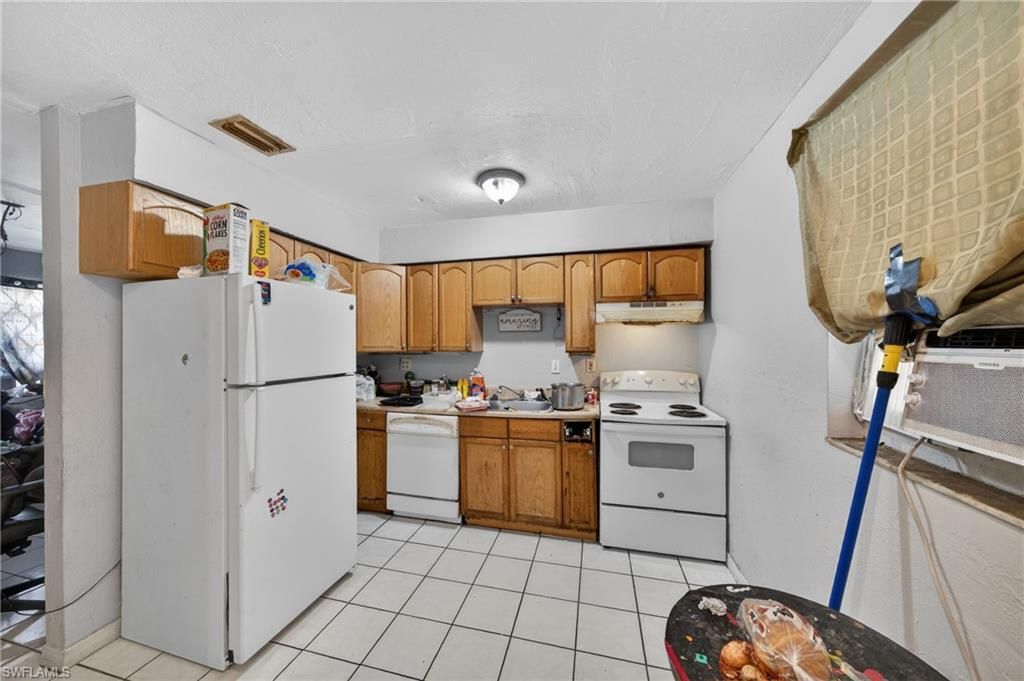 1904 Fountain ST, FORT MYERS, FL 33916 — photo 2