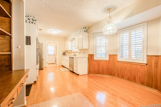 729 Rocklyn Dr, Windcrest, TX 78239