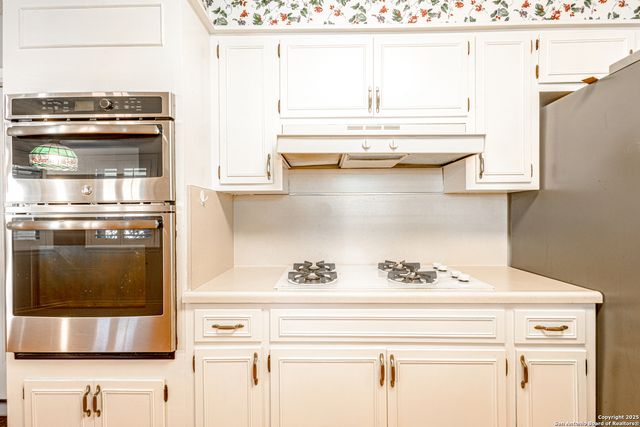 729 Rocklyn Dr, Windcrest, TX 78239