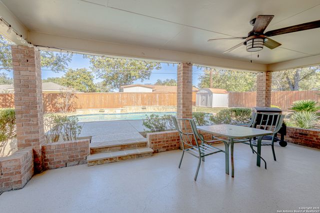 729 Rocklyn Dr, Windcrest, TX 78239