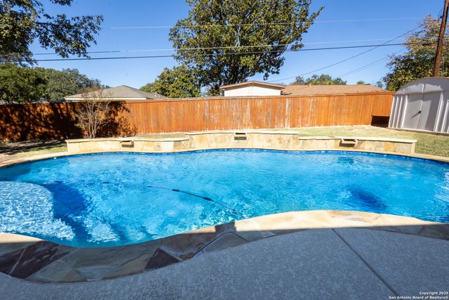 729 Rocklyn Dr, Windcrest, TX 78239