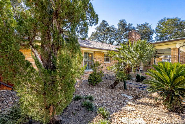 729 Rocklyn Dr, Windcrest, TX 78239