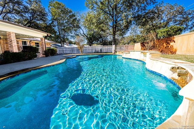 729 Rocklyn Dr, Windcrest, TX 78239