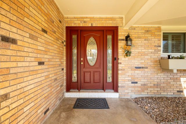 729 Rocklyn Dr, Windcrest, TX 78239