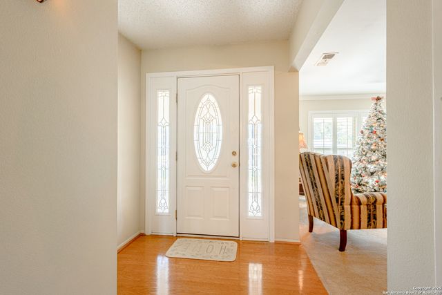 729 Rocklyn Dr, Windcrest, TX 78239