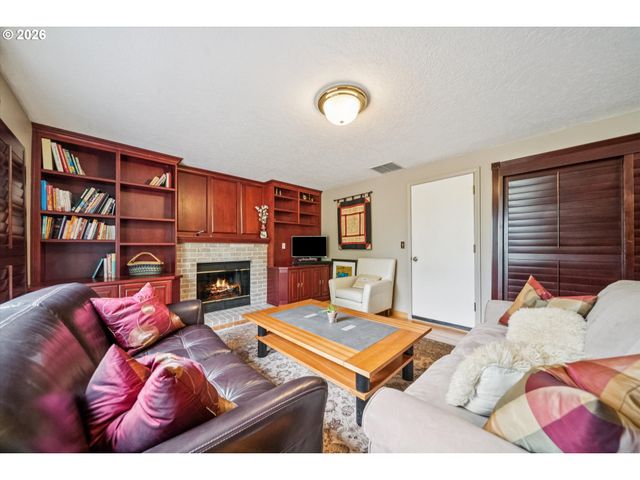 1333 10TH St, West Linn, OR 97068