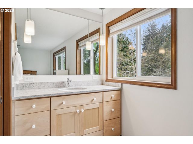 1333 10TH St, West Linn, OR 97068