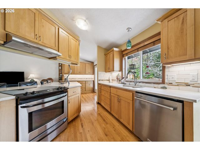 1333 10TH St, West Linn, OR 97068