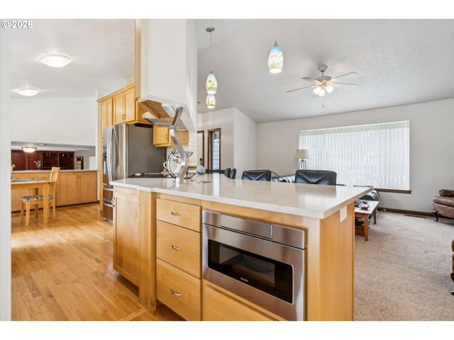 1333 10TH St, West Linn, OR 97068