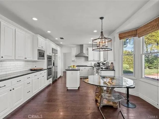 3450 Malaga Court, Calabasas, CA 91302