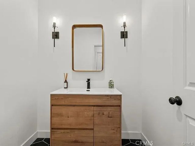 3450 Malaga Court, Calabasas, CA 91302