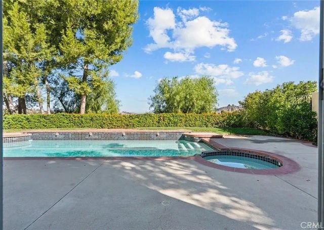 3450 Malaga Court, Calabasas, CA 91302