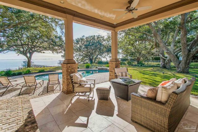 5113 Soundside Dr, Gulf Breeze, FL 32563