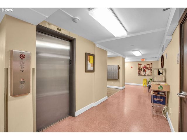 1205 Sw CARDINELL Dr 706, Portland, OR 97201