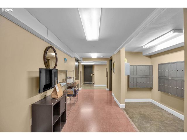 1205 Sw CARDINELL Dr 706, Portland, OR 97201