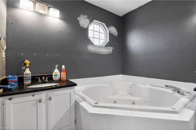 202 Friar CT, Suffolk, VA 23434