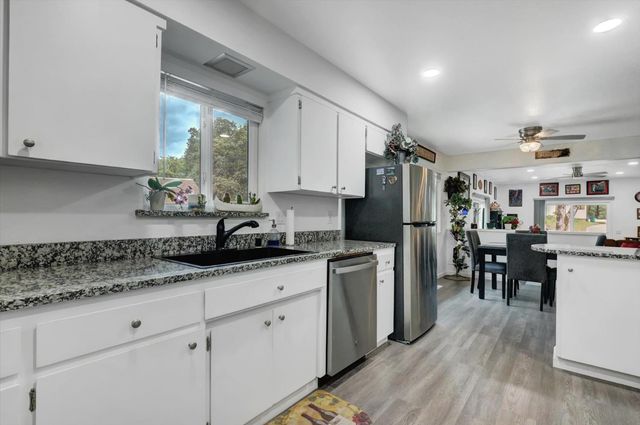 17730 Minnow Way, Penn Valley, CA 95946