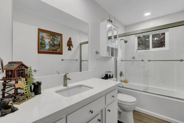 17730 Minnow Way, Penn Valley, CA 95946