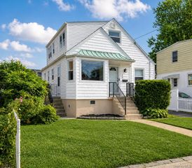15 Berkshire Road, Merrick, NY 11566