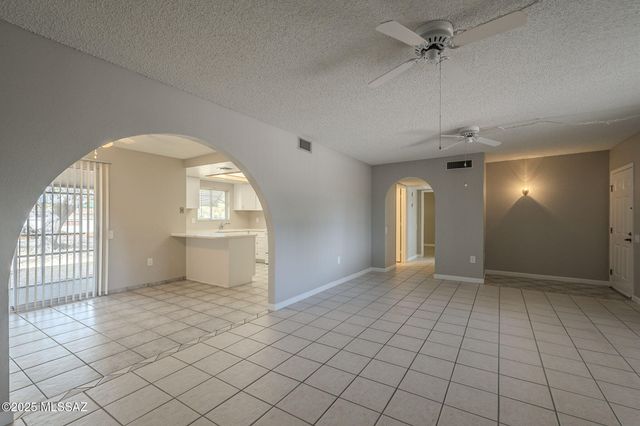 653 N Avenida Tortuga, Green Valley, AZ 85614