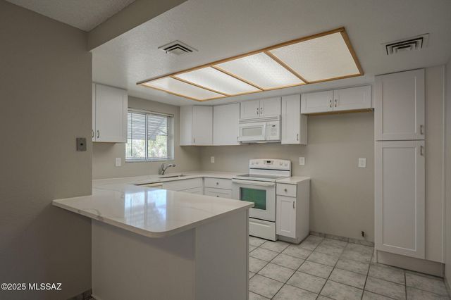 653 N Avenida Tortuga, Green Valley, AZ 85614