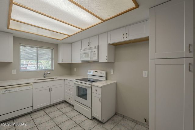 653 N Avenida Tortuga, Green Valley, AZ 85614