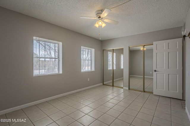 653 N Avenida Tortuga, Green Valley, AZ 85614