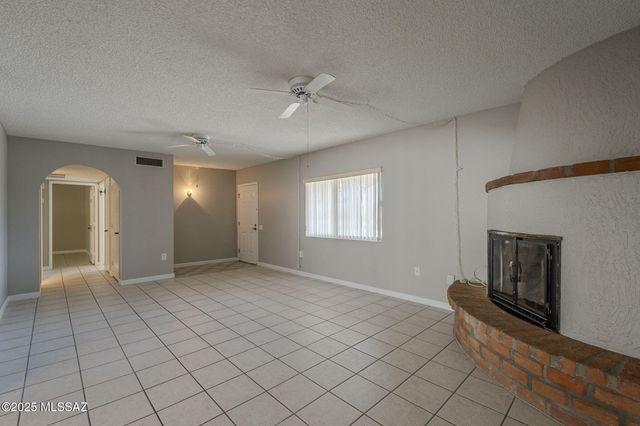 653 N Avenida Tortuga, Green Valley, AZ 85614