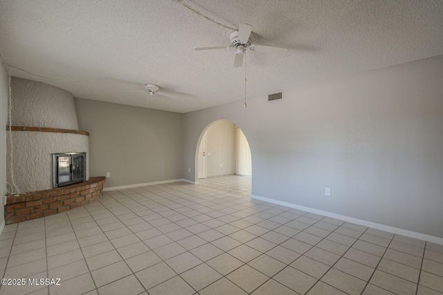 653 N Avenida Tortuga, Green Valley, AZ 85614