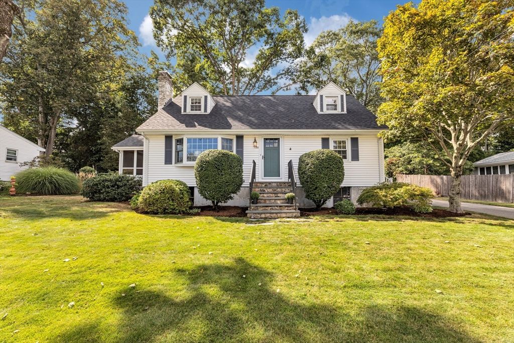 136 Azalea Dr, Norwood, MA 02062