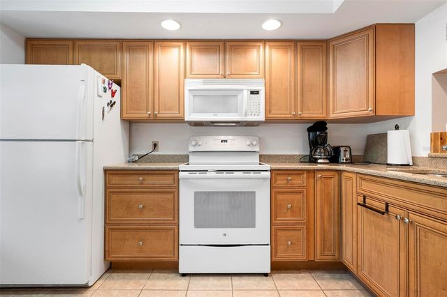 110 PINE HOLLOW DRIVE 110, Englewood, FL 34223