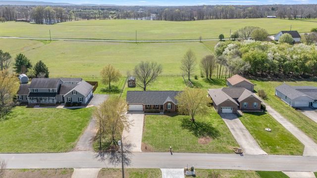 142 Summerset Pl, Estill Springs, TN 37330